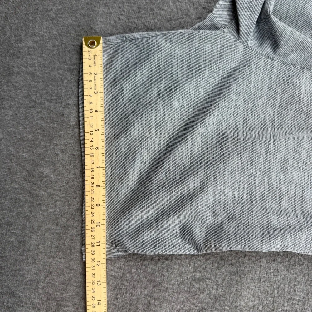 Adidas Athletic Shorts Men's Size M‎ Grey Space Zipper Pockets Workout Training